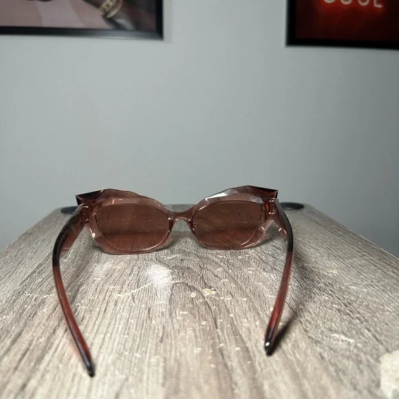 Burgundy Dolce & Gabbana sunglasses - Picture 7 of 9